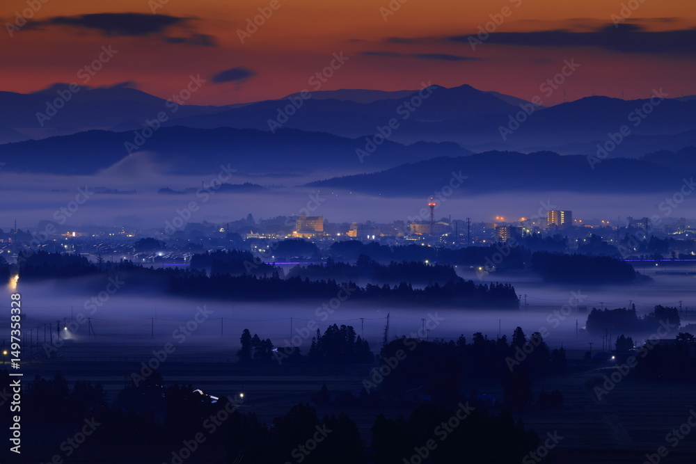 Fototapeta premium 岩手県花巻市 朝の田園風景