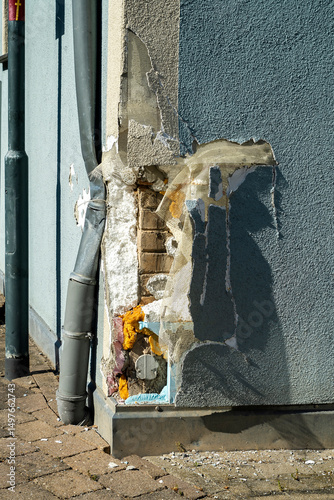 Beschädigte Hauswand