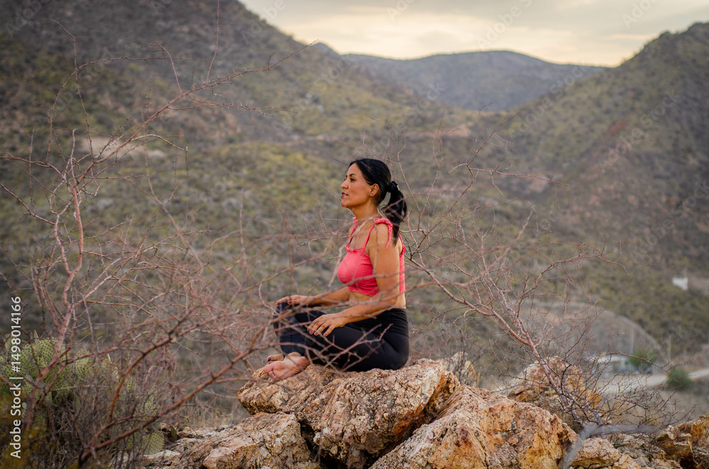 Naklejka premium woman doing yoga in the afternoon