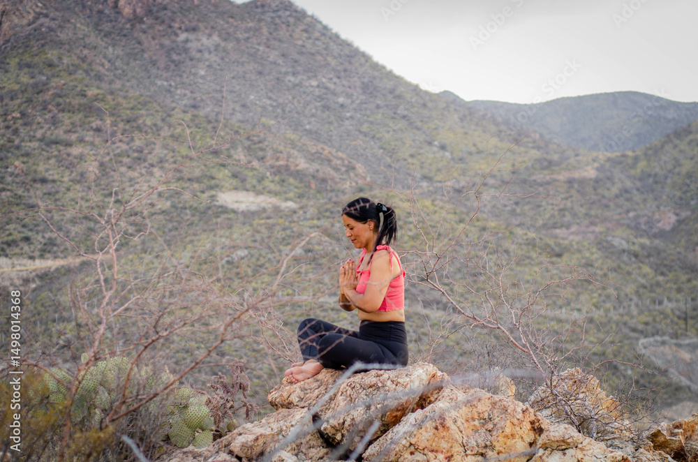 Naklejka premium woman doing yoga in the afternoon