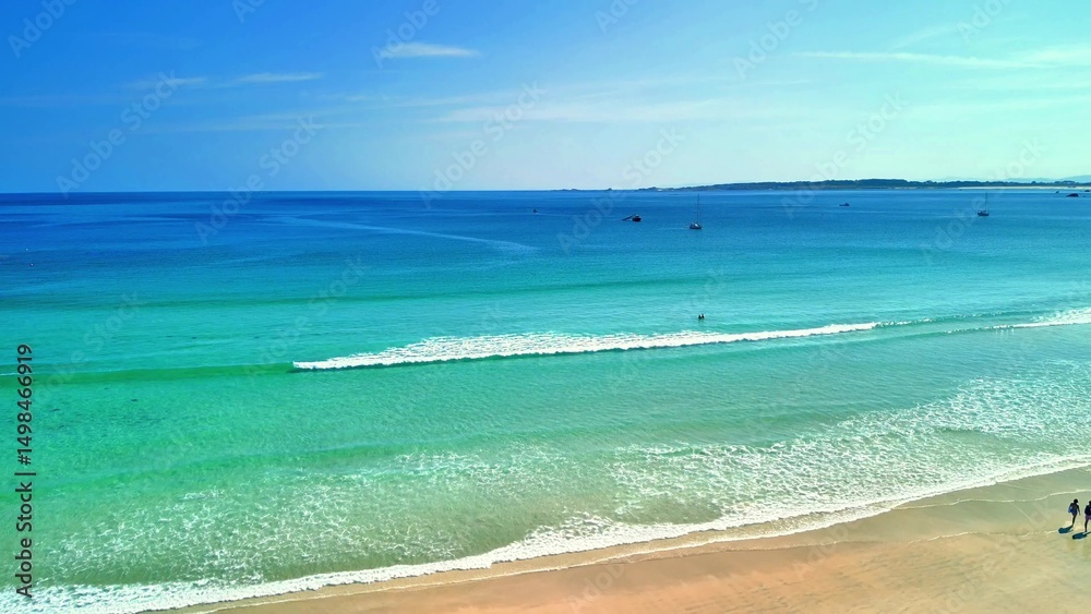 Obraz premium A Serene Tropical Beach with Crystal Clear Waters and Gentle Waves, Inviting Peaceful Relaxation