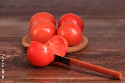 Tomatoes，Several fresh tomatoes