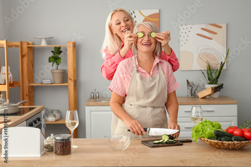Mature female friends cutti...