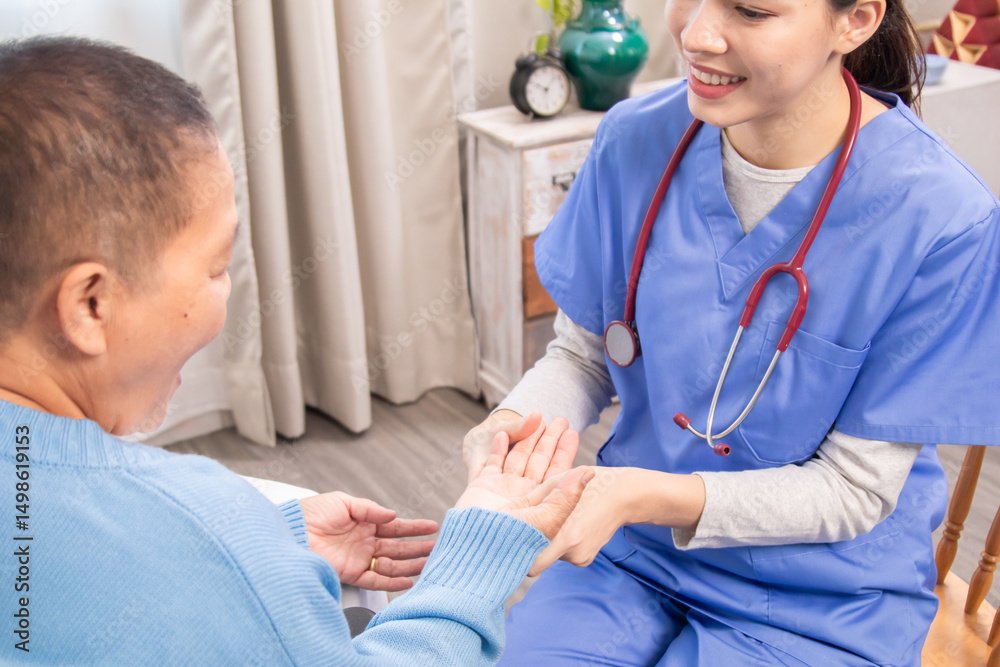 Obraz premium Close-up of nurse gently holding senior patient's hand, offering emotional comfort, compassion, and nonverbal support during a calm and empathetic healthcare moment at home, hopitality.