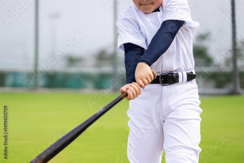 バットを握る野球少年　baseball
