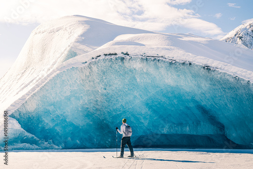 Fototapeta Naklejka Na Ścianę i Meble -  Skiing by the Glacier