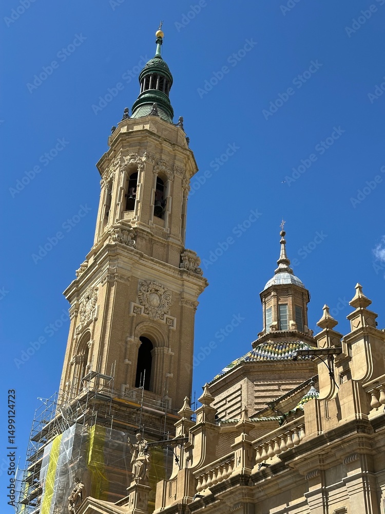 Fototapeta premium clochers de la Basilique Notre-Dame-du-Pilier de Saragosse