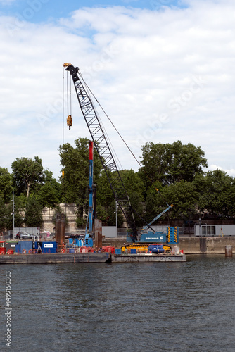 les quais de Seine dans le treizième arrondissement de Paris en France