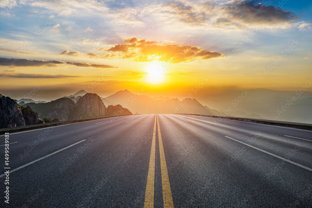 Naklejka premium Empty asphalt highway and mountain with beautiful sky clouds at sunset