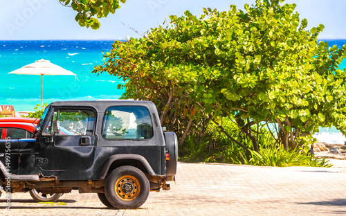 Fototapeta Naklejka Na Ścianę i Meble -  Natural tropical mexican caribbean beach entrance Playa del Carmen Mexico.