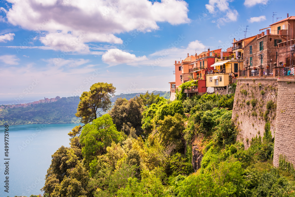 Naklejka premium Picturesque small town on hill in Italy