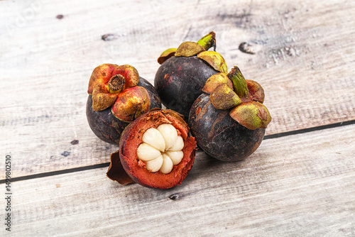 Fototapeta Naklejka Na Ścianę i Meble -  Sweet purple organic tropical mangosteen