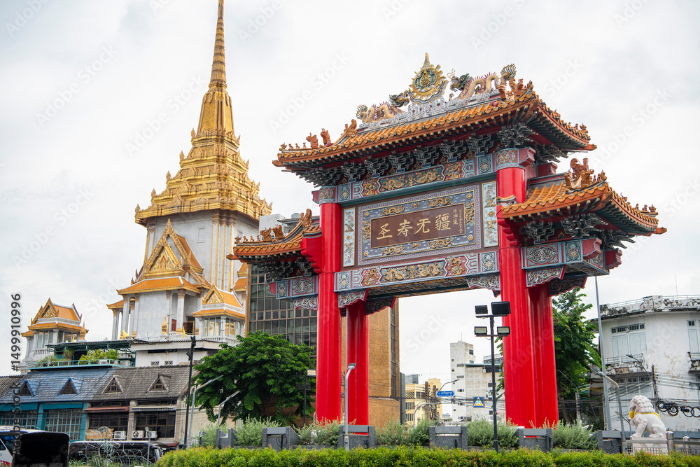 Naklejka premium THAILAND BANGKOK CHINA TOWN WAT TRAIMIT GATE