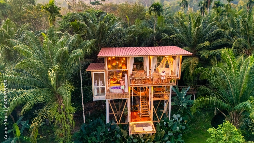 Αυτοκόλλητο Unique treehouse retreat nestled high in lush jungle rainforest for a serene esc