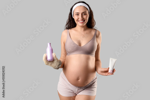 Beautiful young happy pregn...