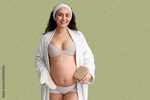 Beautiful young happy pregn...