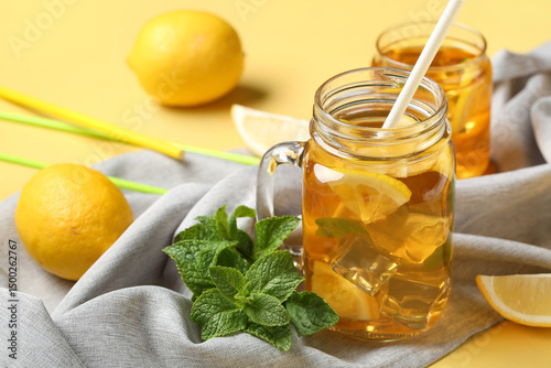 Refreshing iced tea with le...
