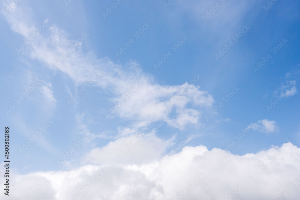 Naklejka premium 5月の山から見た青空と雲26