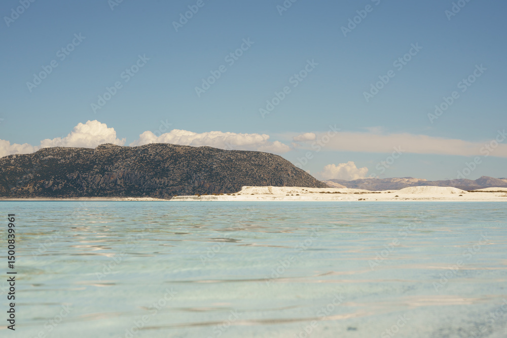 Naklejka premium sea and mountains