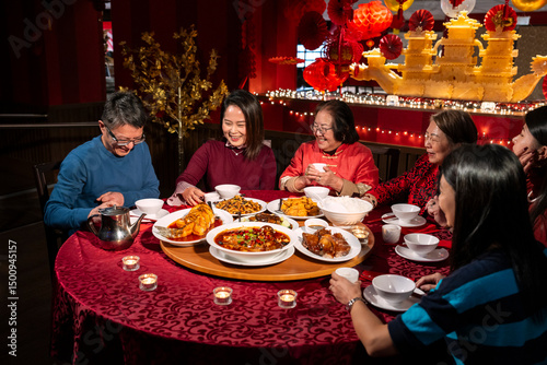 Canvas Print Smiling family enjoying Chinese New Year dinner in restaurant