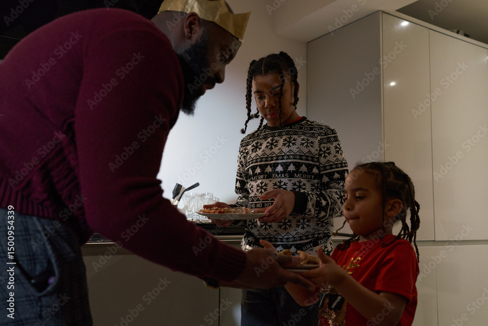 Obraz premium Two brothers cleaning table after Christmas dinner