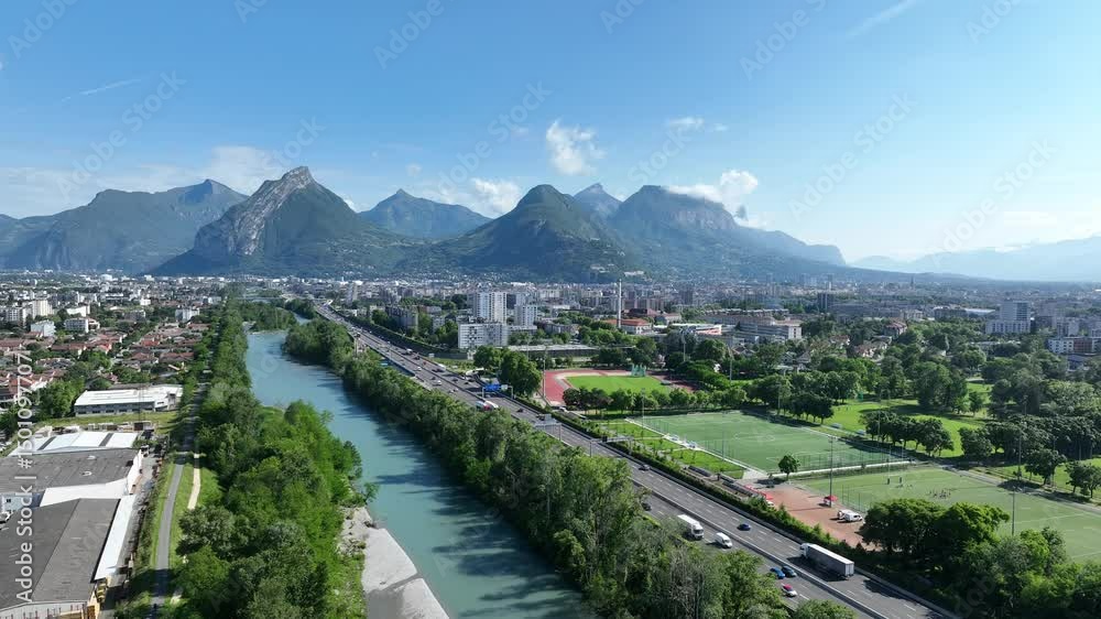 Vue aerienne de la ville de Grenoble et du massif de la Chartreuse en Isere