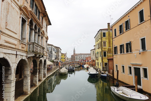 Fototapeta Naklejka Na Ścianę i Meble -  Old canals and streets in Chioggia, Italy           