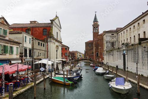 Fototapeta Naklejka Na Ścianę i Meble -  Old canals and streets in Chioggia, Italy