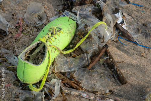 Fototapeta Naklejka Na Ścianę i Meble -  Yellow shoe is on the beach with a rope tied to it