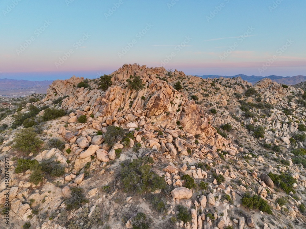 Obraz premium Aerial Close-Up of Boulder Clusters in Yucca Valley, California