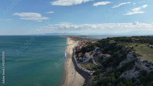La plage et les falaises de Leucate plage dans l'Aude ,11370, Occitanie (France)	