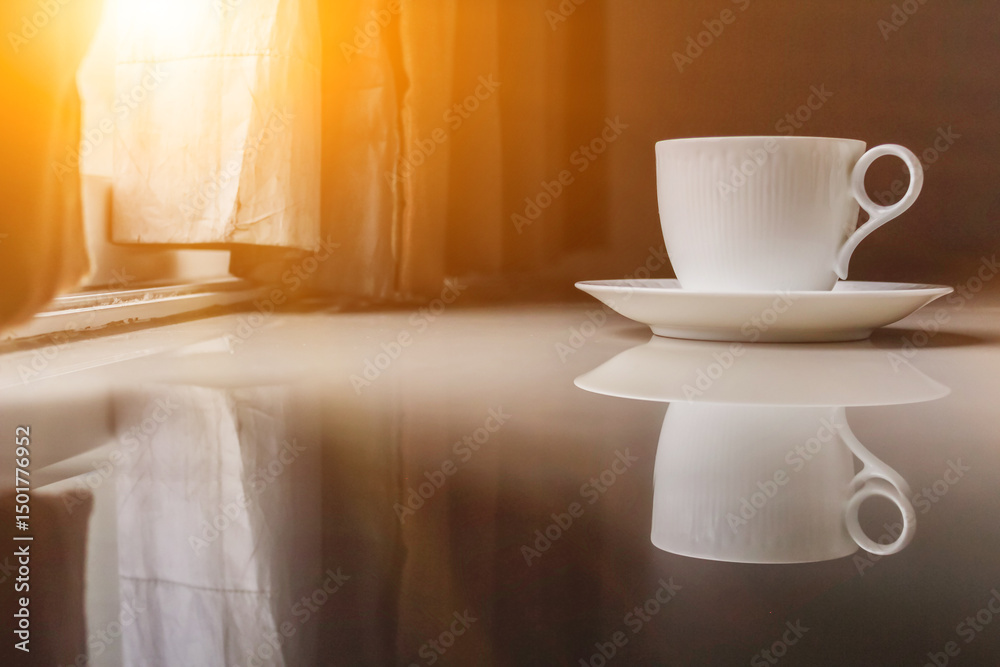 Obraz premium Smooth Focus and soft Focus,Hot coffee in a cup of coffee placed on the bedroom floor by the window in the morning was placed to prepare for drinking coffee before work.