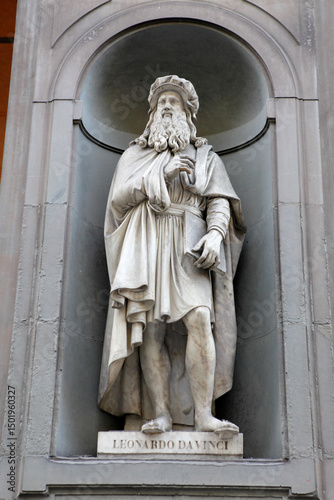 Statue of Leonardo Da Vinci outside Uffizi palace, Florence, Italy