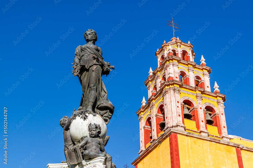 Fototapeta premium Monumento a La Paz en la ciudad de Guanajuato.