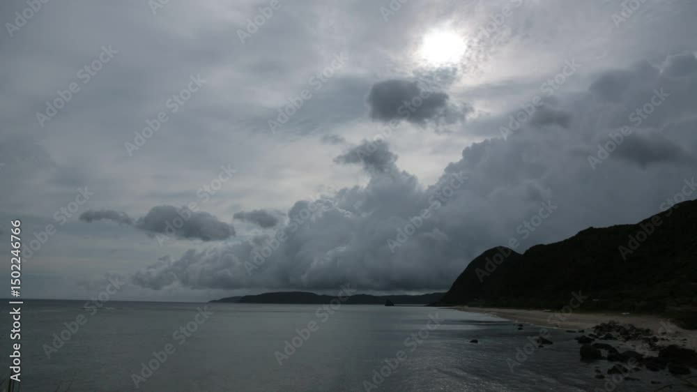 奄美大島の早朝の海。 奄美大島の早朝の海。