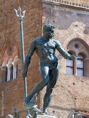 Fontana del Nettuno a Bologna, simbolo storico della città