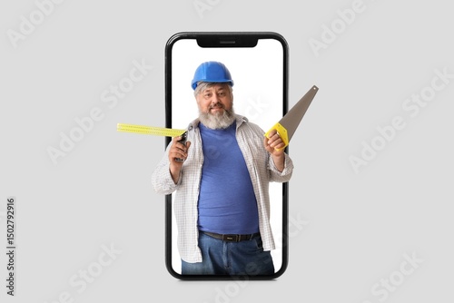 Mature male carpenter poppi...