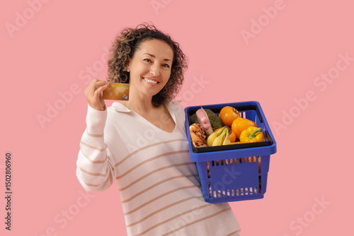 Mature woman with full shop...