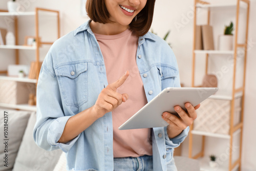 Young woman using tablet co...