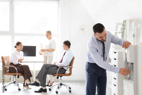 Young businessman pouring w...