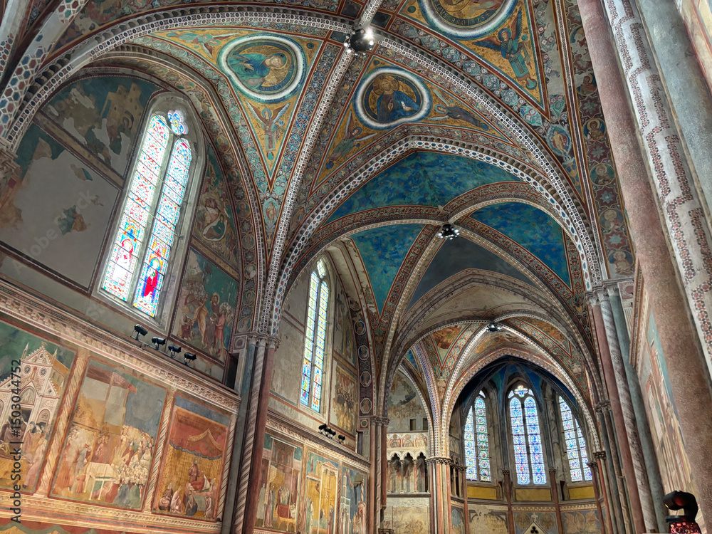 Obraz premium Interior of the Basilica of Saint Francis of Assisi with colorful frescoes by Giotto on the walls and ceiling. Italy.