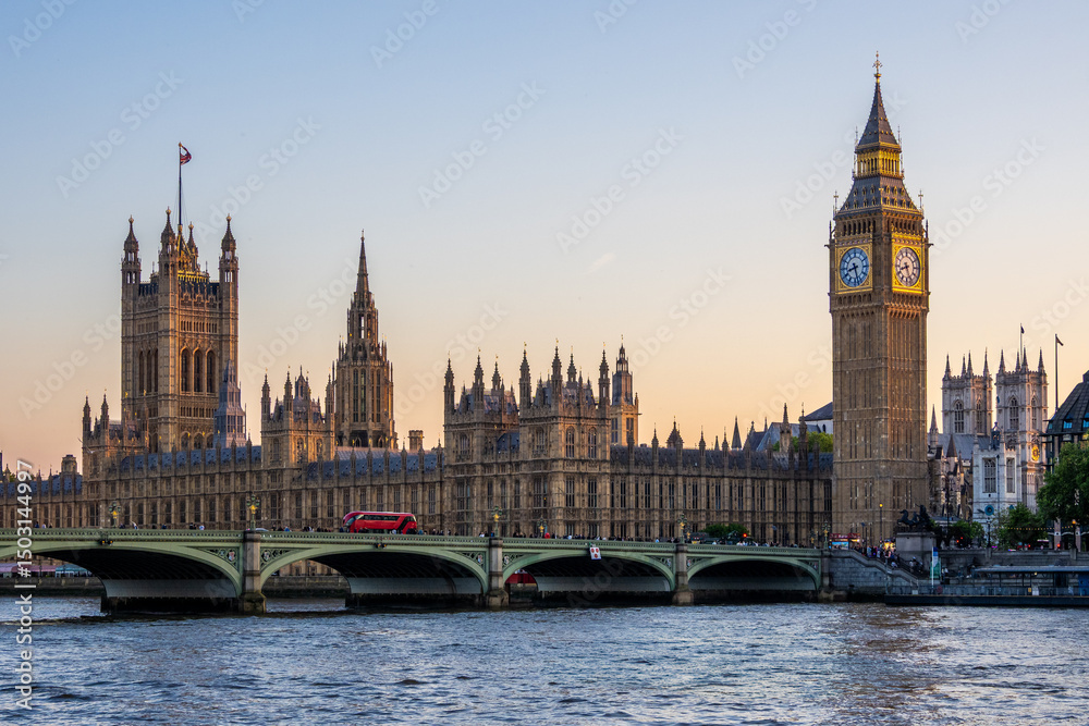 Naklejka premium Houses of Parliament and Big Ben viewed from across the Thames