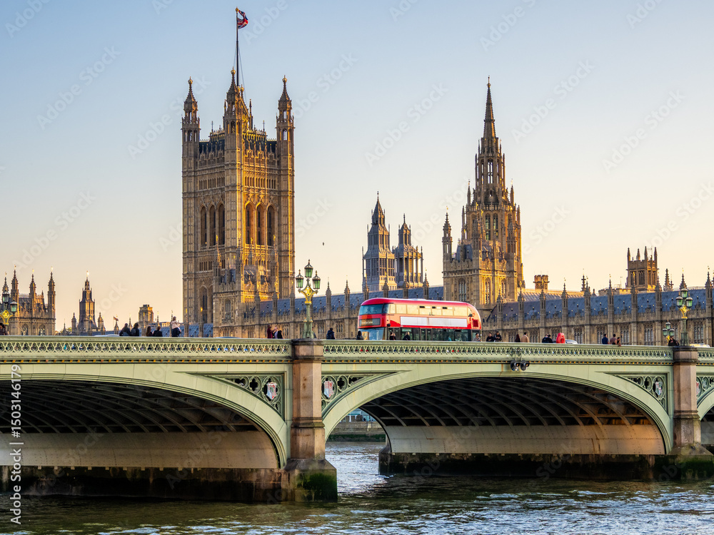 Fototapeta premium Houses of Parliament and Big Ben viewed from across the Thames
