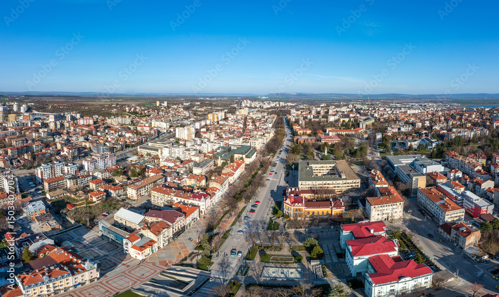 Obraz premium Panorama of the Bulgarian city of Shumen from a drone view