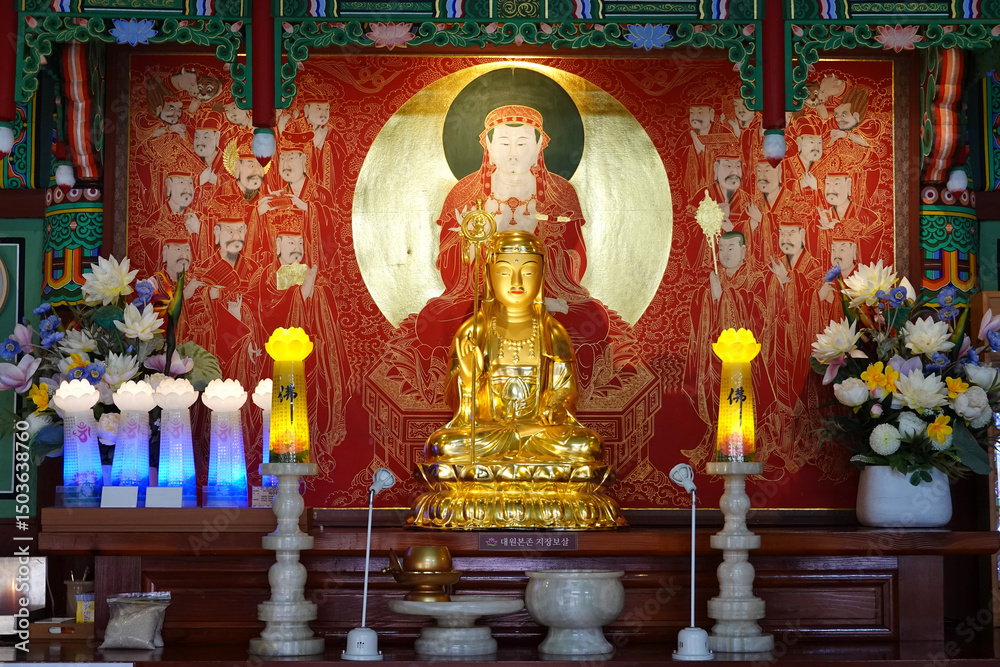 Fototapeta premium Golden Buddha Statue in Traditional Temple in Korea