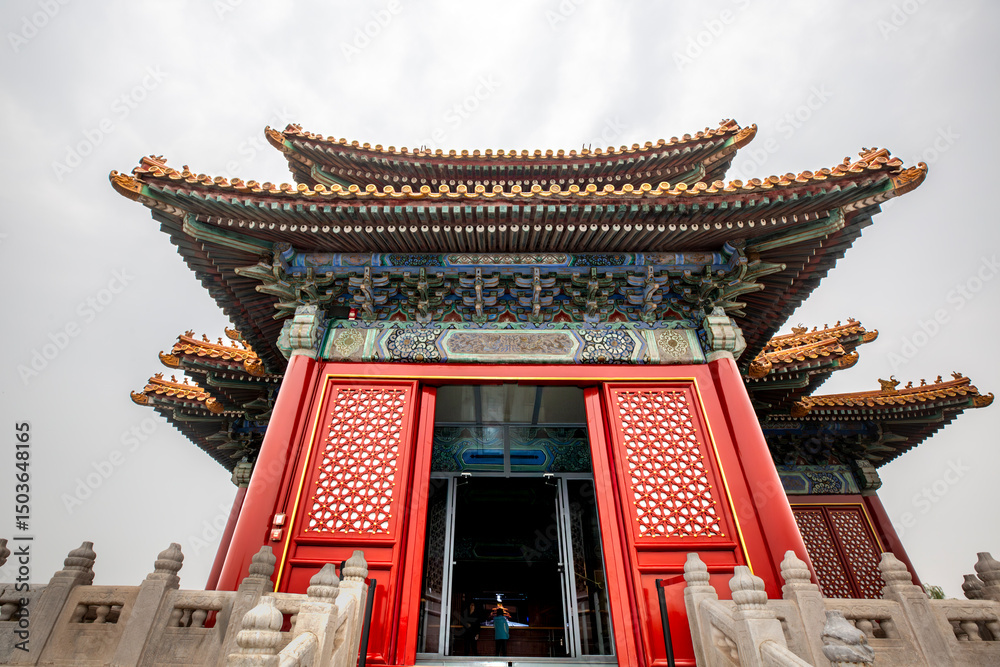 Naklejka premium Beijing is known for its historical and cultural attractions, the Forbidden City, the Great Wall, the Old Summer Palace, luxurious and beautiful royal gardens, and traditional art.