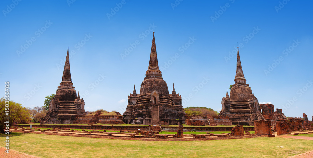 Fototapeta premium old city with beautiful Thai temples, Ayutthaya, Thailand - Wat Phra Si Sanphet.
