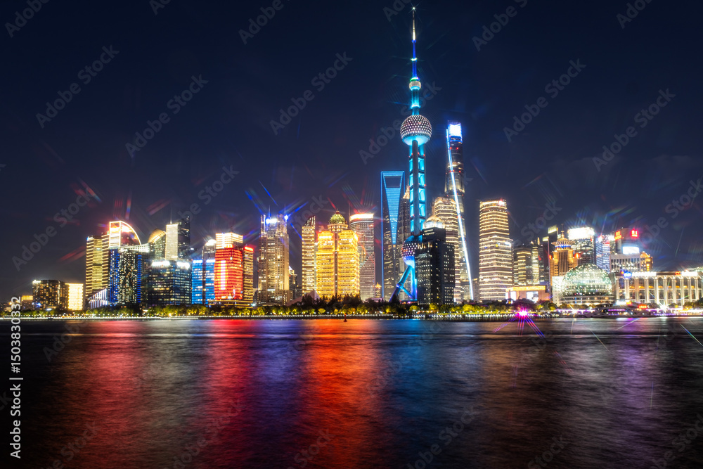 Naklejka premium Illuminated Shanghai Skyline Reflecting On River