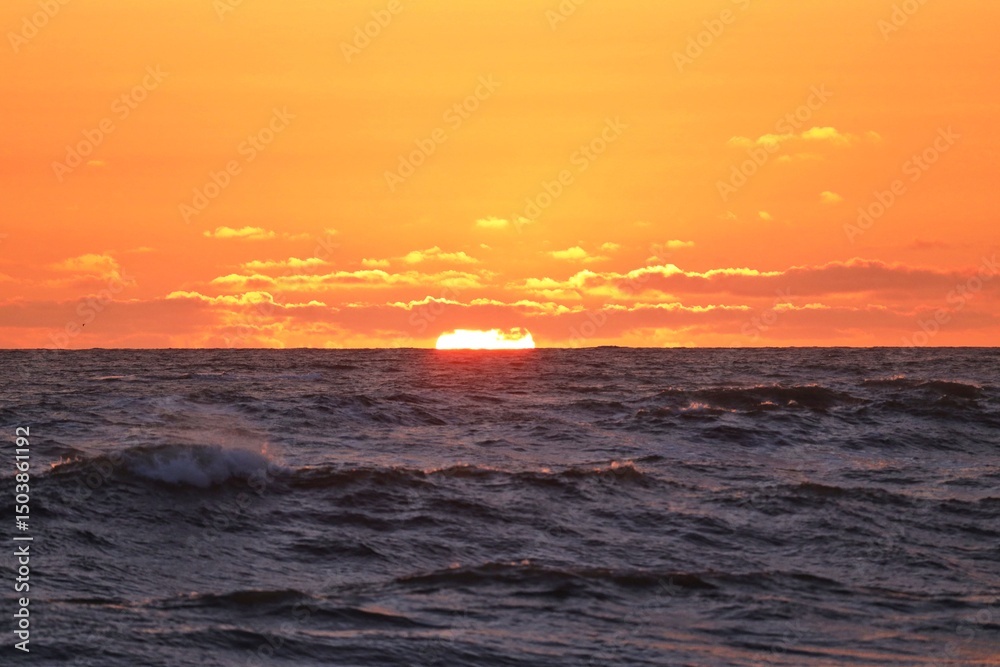 Obraz premium sunset over the sea