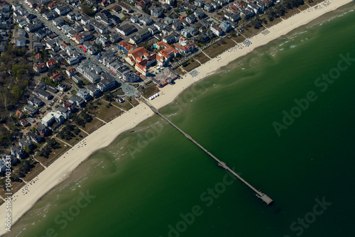 Binz mit Seebruecke, Insel Ruegen, Mecklenburg-Vorpommern, Deutschland, Luftbild aus Kleinflugzeug
 photo
